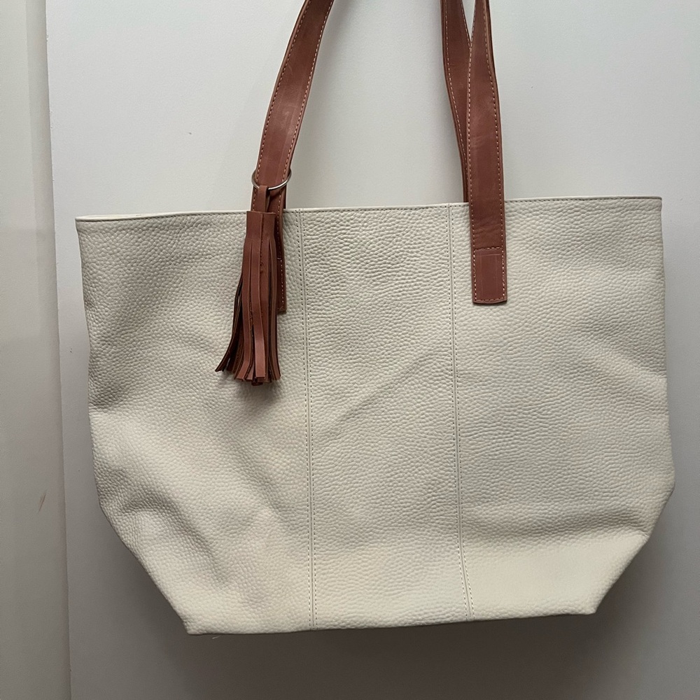 Elegant Cream Leather Tote Bag with Tan Straps